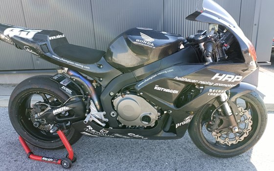 Gebrauchtmotorrad Honda CBR1000RR Fireblade - Bild 1 Gebrauchtmotorrad Honda CBR1000RR Fireblade - Bild 1