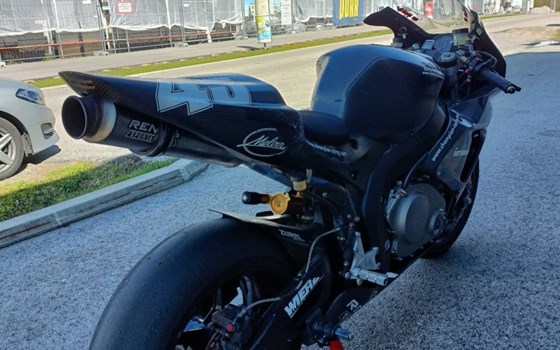 Gebrauchtmotorrad Honda CBR1000RR Fireblade - Bild 9 Gebrauchtmotorrad Honda CBR1000RR Fireblade - Bild 9