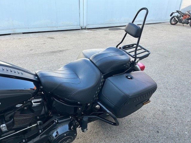 Harley-Davidson Softail Heritage Classic 114 FLHCS (Vivid Black) - Bild 11