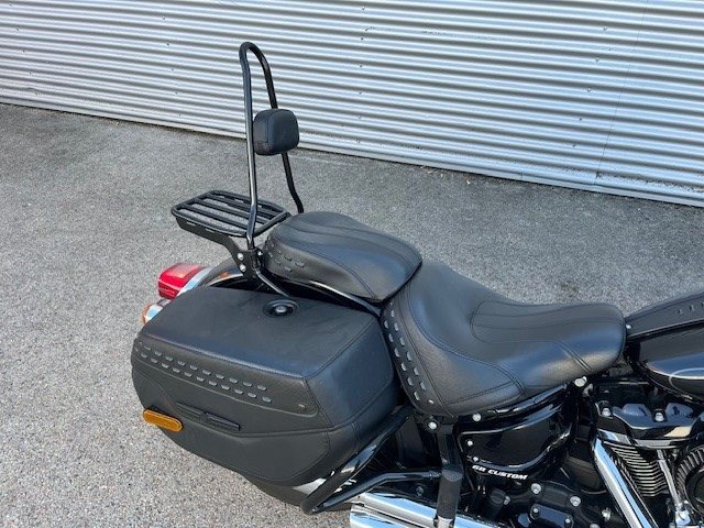 Harley-Davidson Softail Heritage Classic 114 FLHCS (Vivid Black) - Bild 5