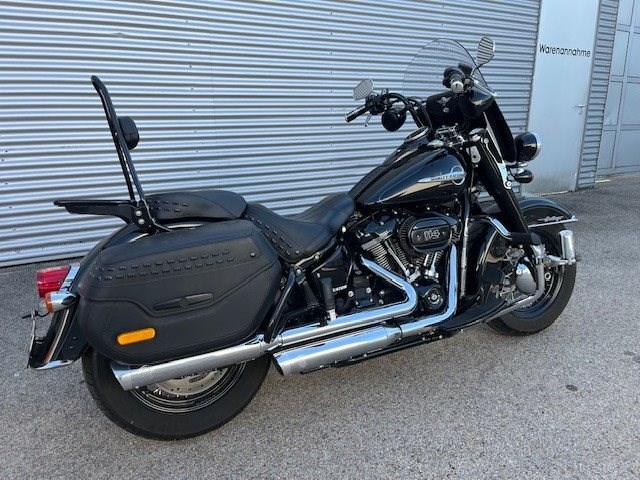 Harley-Davidson Softail Heritage Classic 114 FLHCS (Vivid Black) - Bild 6