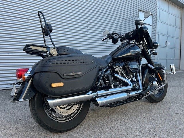 Harley-Davidson Softail Heritage Classic 114 FLHCS (Vivid Black) - Bild 7