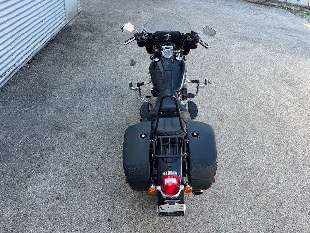 Harley-Davidson Softail Heritage Classic 114 FLHCS (Vivid Black) - Bild 8