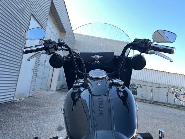 Harley-Davidson Softail Heritage Classic 114 FLHCS (Vivid Black) - Bild 9