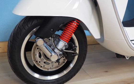 Gebrauchtmotorrad Vespa GTS 125 Super iGET - Bild 12 Gebrauchtmotorrad Vespa GTS 125 Super iGET - Bild 12