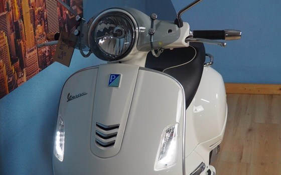 Gebrauchtmotorrad Vespa GTS 125 Super iGET - Bild 15 Gebrauchtmotorrad Vespa GTS 125 Super iGET - Bild 15