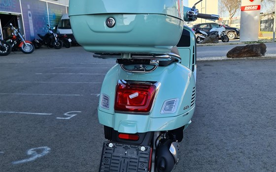 Neufahrzeug Vespa GTS 125 - Bild 4 Neufahrzeug Vespa GTS 125 - Bild 4