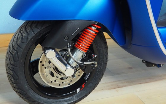 Gebrauchtmotorrad Vespa GTS 300 hpe Super Sport - Bild 11 Gebrauchtmotorrad Vespa GTS 300 hpe Super Sport - Bild 11