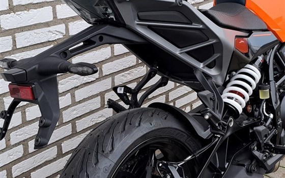 Neufahrzeug KTM 125 Duke - Bild 12