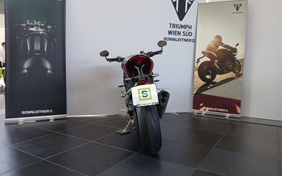 Gebrauchtmotorrad Triumph Speed Triple 1200 RS - Bild 4 Gebrauchtmotorrad Triumph Speed Triple 1200 RS - Bild 4