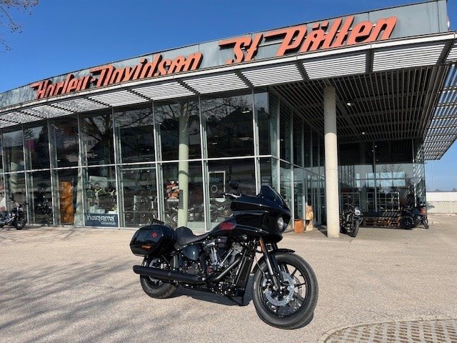 Harley-Davidson Softail Low Rider ST (Vivid Black/Black Finish) - Bild 1
