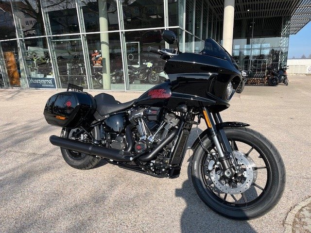 Harley-Davidson Softail Low Rider ST (Vivid Black/Black Finish) - Bild 2
