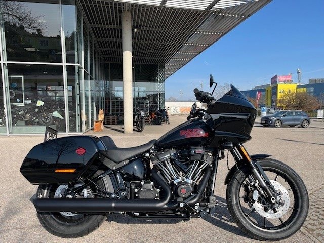 Harley-Davidson Softail Low Rider ST (Vivid Black/Black Finish) - Bild 3