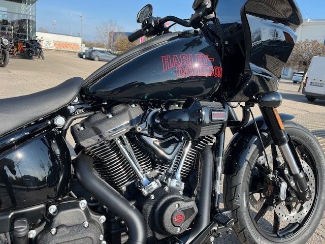 Harley-Davidson Softail Low Rider ST (Vivid Black/Black Finish) - Bild 4