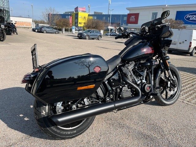 Harley-Davidson Softail Low Rider ST (Vivid Black/Black Finish) - Bild 6
