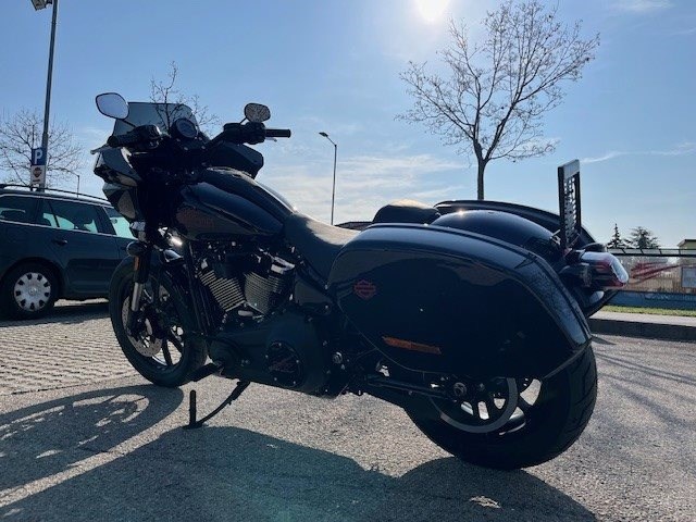 Harley-Davidson Softail Low Rider ST (Vivid Black/Black Finish) - Bild 7