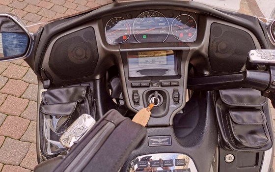 Gebrauchtmotorrad Honda GL 1800 Goldwing - Bild 6