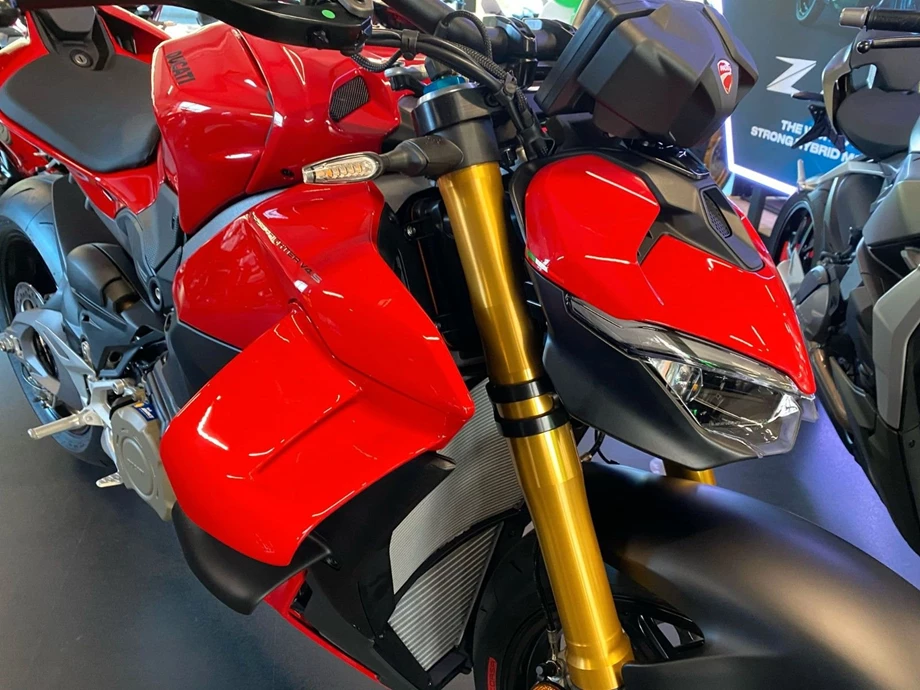 Angebot Ducati Streetfighter V4 S Bild 9: Angebot Ducati Streetfighter V4 S