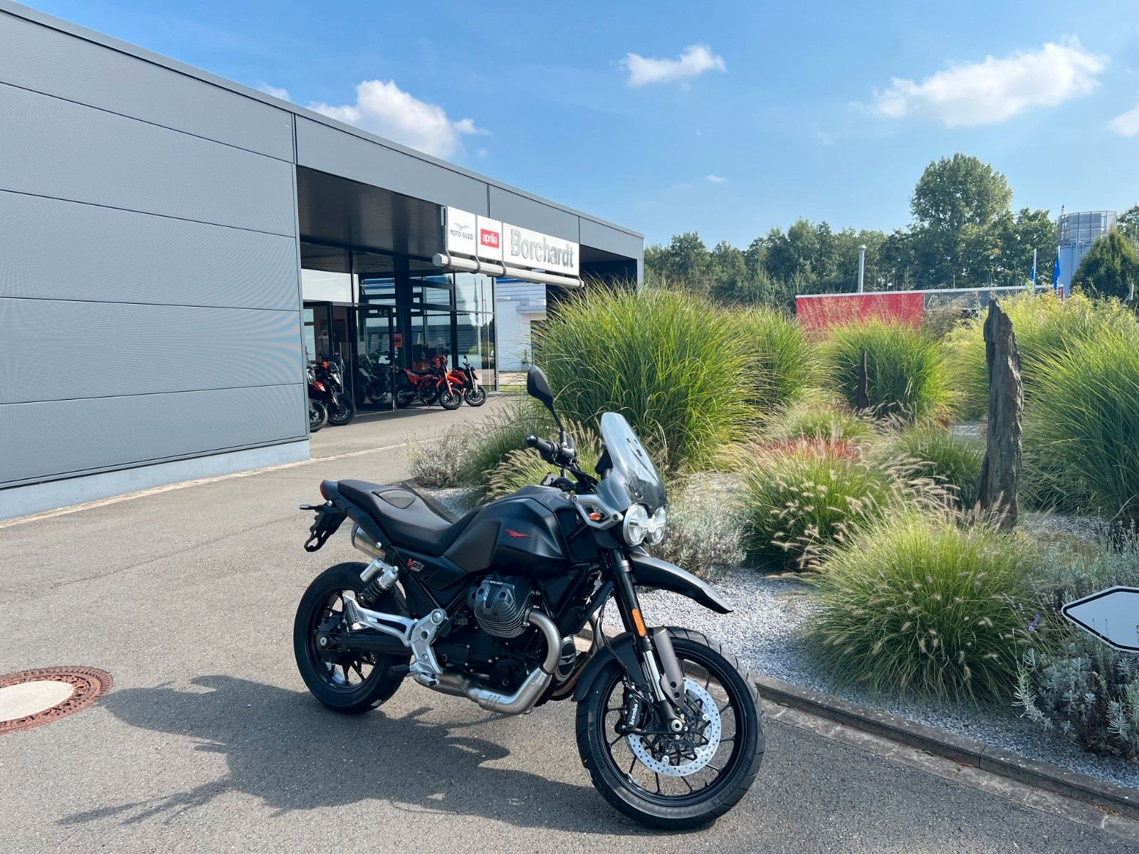 Moto Guzzi V85 Strada