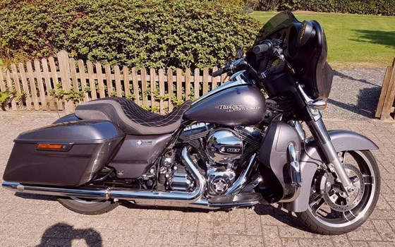 Gebrauchtmotorrad Harley-Davidson Street Glide FLHX - Bild 2