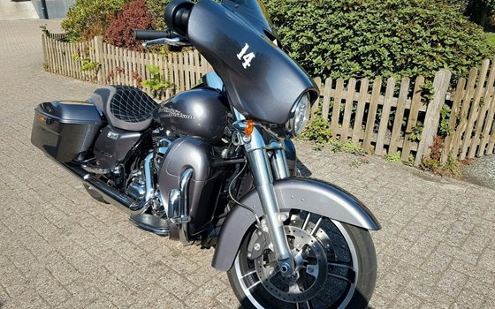 Gebrauchtmotorrad Harley-Davidson Street Glide FLHX - Bild 3