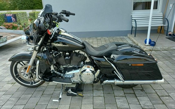 Gebrauchtmotorrad Harley-Davidson Street Glide FLHX - Bild 4