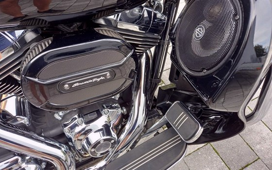 Gebrauchtmotorrad Harley-Davidson Street Glide FLHX - Bild 9