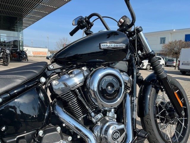 Harley-Davidson Softail Street Bob FXBB (Vivid Black) - Bild 5