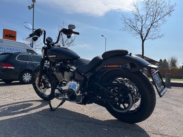 Harley-Davidson Softail Street Bob FXBB (Vivid Black) - Bild 7