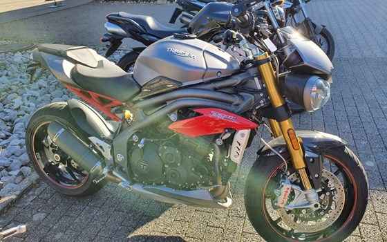 Gebrauchtmotorrad Triumph Speed Triple R - Bild 1