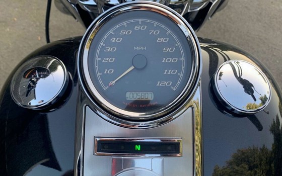 Gebrauchtmotorrad Harley-Davidson Road King Classic FLHRC - Bild 7