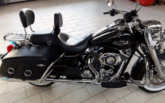 Gebrauchtmotorrad Harley-Davidson Road King Classic FLHRC - Bild 2