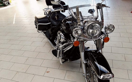 Gebrauchtmotorrad Harley-Davidson Road King Classic FLHRC - Bild 3