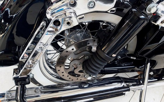 Gebrauchtmotorrad Harley-Davidson Road King Classic FLHRC - Bild 6