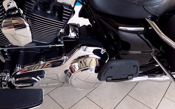 Gebrauchtmotorrad Harley-Davidson Road King Classic FLHRC - Bild 7