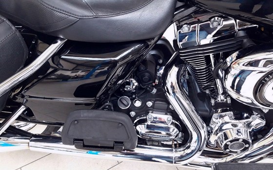 Gebrauchtmotorrad Harley-Davidson Road King Classic FLHRC - Bild 8