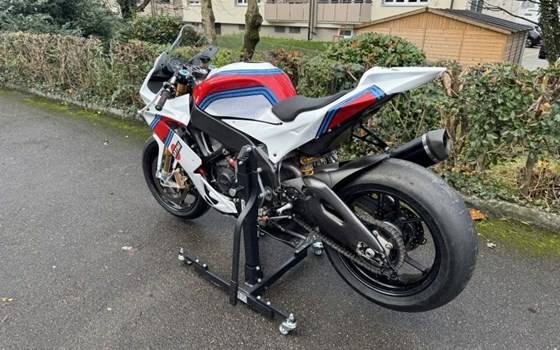 Gebrauchtmotorrad Aprilia RSV4 RR - Bild 2 Gebrauchtmotorrad Aprilia RSV4 RR - Bild 2