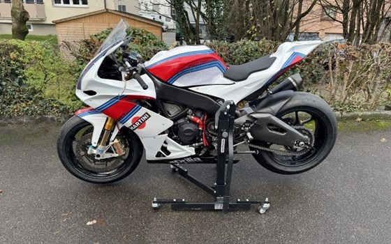 Gebrauchtmotorrad Aprilia RSV4 RR - Bild 3 Gebrauchtmotorrad Aprilia RSV4 RR - Bild 3