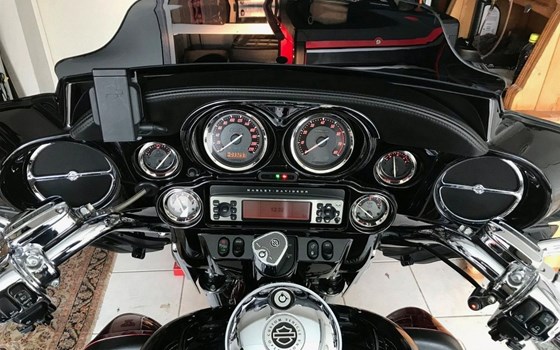 Gebrauchtmotorrad Harley-Davidson CVO FLHTCUSE Ultra Classic Electra Glide - Bild 10