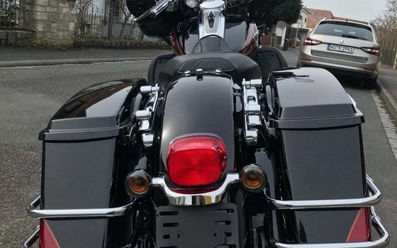 Gebrauchtmotorrad Harley-Davidson CVO FLHTCUSE Ultra Classic Electra Glide - Bild 12