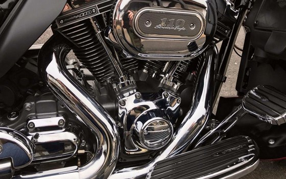 Gebrauchtmotorrad Harley-Davidson CVO FLHTCUSE Ultra Classic Electra Glide - Bild 16