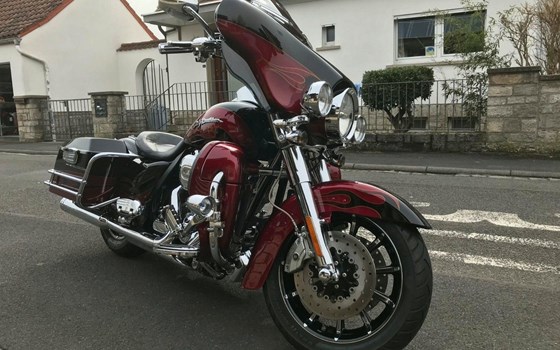 Gebrauchtmotorrad Harley-Davidson CVO FLHTCUSE Ultra Classic Electra Glide - Bild 8