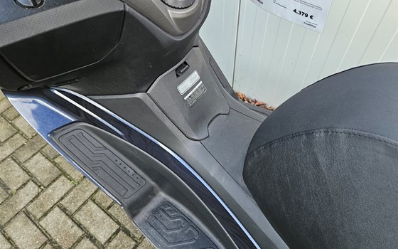 Gebrauchtmotorrad Kymco X-Town 125i ABS - Bild 8