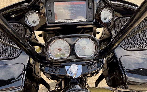 Gebrauchtmotorrad Harley-Davidson Road Glide FLTRX - Bild 4
