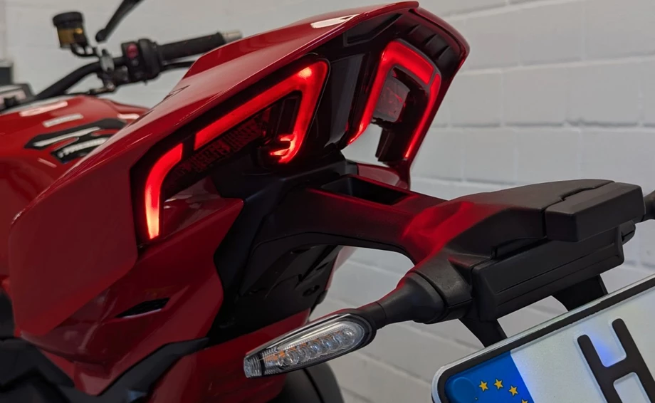 Angebot Ducati Streetfighter V4 S Bild 8: Angebot Ducati Streetfighter V4 S