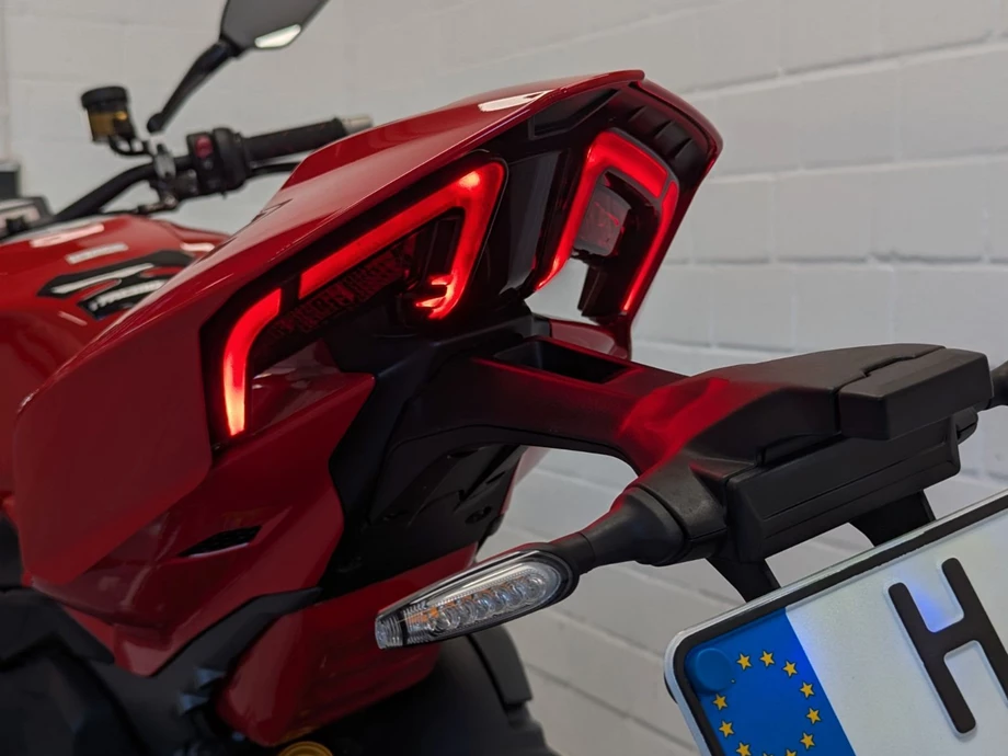 Angebot Ducati Streetfighter V4 S Bild 8: Angebot Ducati Streetfighter V4 S