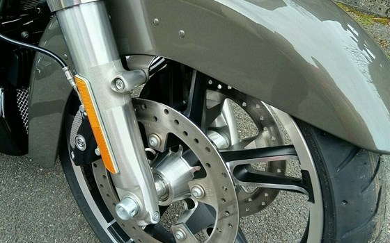 Gebrauchtmotorrad Harley-Davidson Road Glide FLTRX - Bild 13