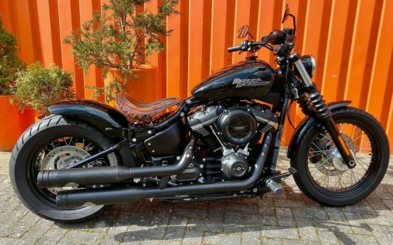 Gebrauchtmotorrad Harley-Davidson Softail Street Bob FXBB - Bild 2