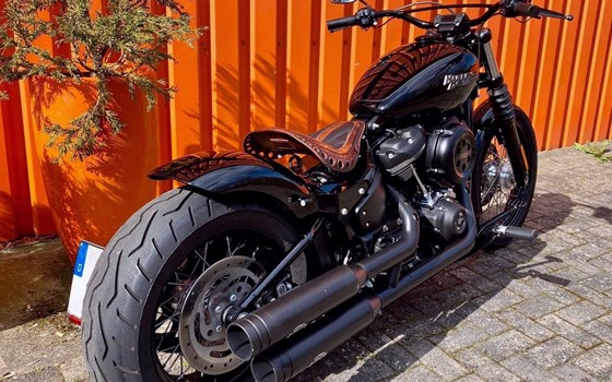 Gebrauchtmotorrad Harley-Davidson Softail Street Bob FXBB - Bild 4