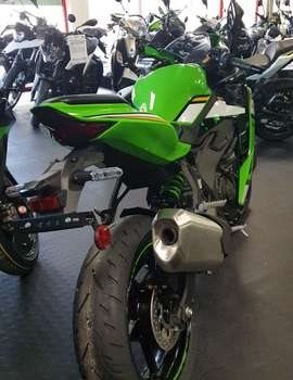 Neufahrzeug Kawasaki Ninja ZX-4RR - Bild 5